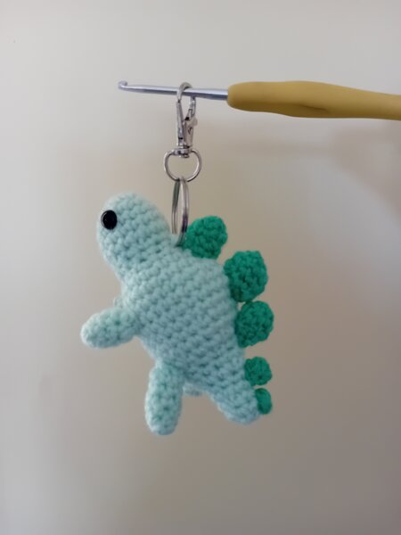 Dinozaur breloc crosetat